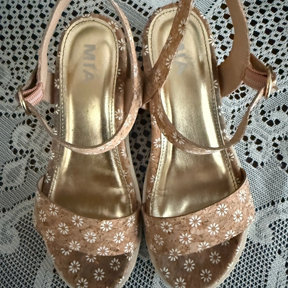 MIA  Girls Size 3 and size 4 Tan Floral Sandals